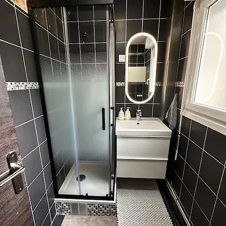 Studio Apartment Enghien-les-Bains